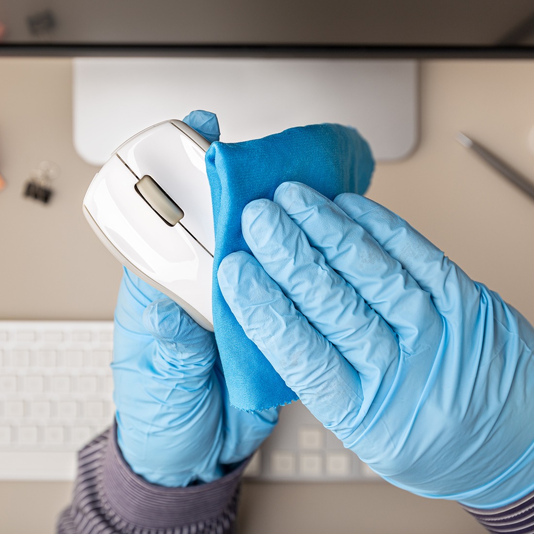 Cleaning a computer mouse